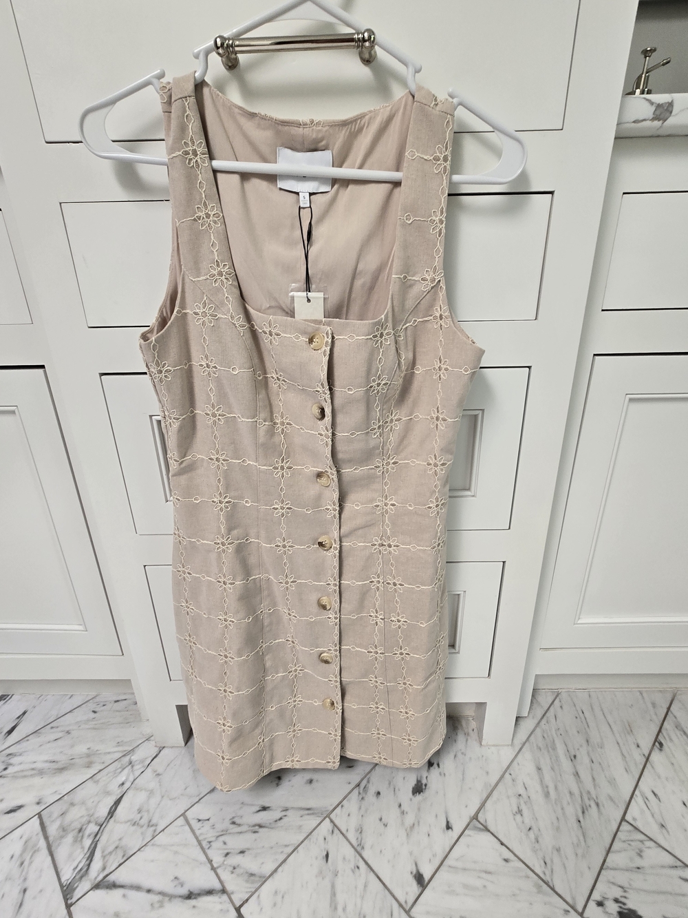 Sleeveless Cream Button-Front Dress - Picture 2 of 7